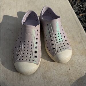 Native Kids Water Shoes in Iridescent Light Purple